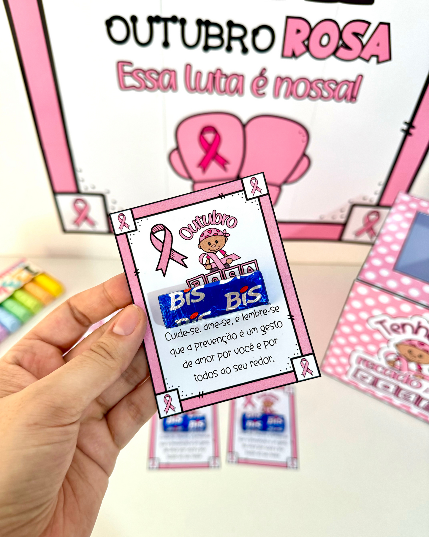 Cartaz, caixa e lembrancinhas para Outubro Rosa