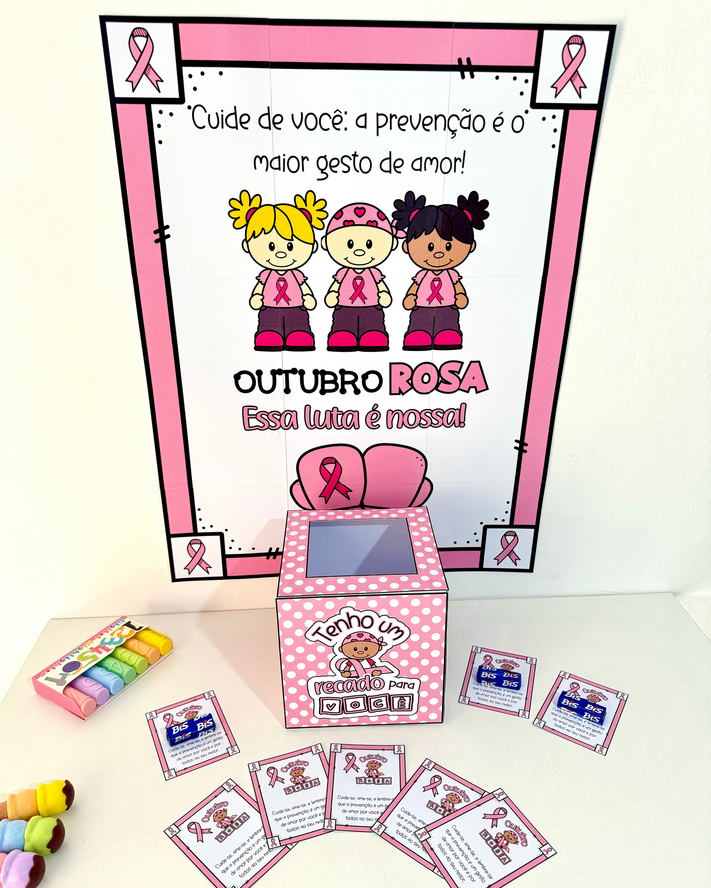 Cartaz, caixa e lembrancinhas para Outubro Rosa